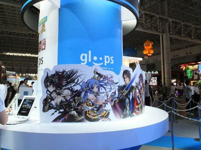 東京ゲームショウ、ビジネスデイ１日目の9月20日に株式会社gloopsのブースでは12時から「gloopsのゲームの作り方」と題されたイベント講演が行われました。システム事業部サーバーエキスパートの大和屋貴仁氏がgloopsの日々変化していくソーシャルゲーム作りについて説