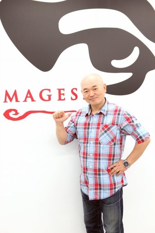 MAGES.は、16連射で有名な高橋名人こと高橋利幸氏を社員として10月より迎えたと発表しました。高橋名人はゲームメーカーの垣根を越えた所属タレント・ゲームプレゼンテーターとして活躍する予定。
