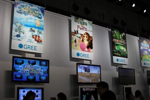先月、東京ゲームショーの会場で、グリーのブースを取り囲む美しいコンパニオン達に目をやりながら、ここ数年の日本のゲーム業界について考えていた。そういえば、海外のゲーム記者に「TGSで一番見るべきものはコンパニオンだ」と、冗談で言われたこともあったなと思い