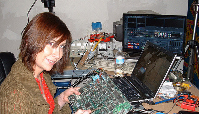 高校中退後に独学で回路設計を学び、Commodore 64クローン関連で名を馳せ、遂にはValveのハードウェア部門にて新たなゲーム機の開発に 携わっていた チップデザイナーJeri Ellsworth氏ですが、彼女のTwitterアカウント @jeriellsworth でのツイートによって、本日Valve