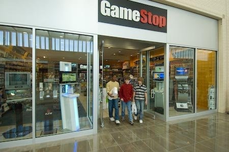 米ゲーム小売大手のGameStopは、2013年内に250店舗を閉店する計画を明かしました。同社CFOのRob Lloyd氏によると、閉店のオフセットとして、60〜70の店舗を新規出店することも明らかになりました。