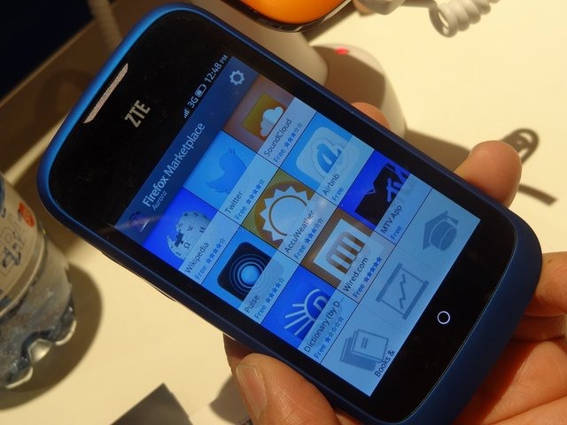 Mozilla Foundationが開発する「Firefox OS」を搭載したスマートフォンがMobile World Congressにて公開されました。