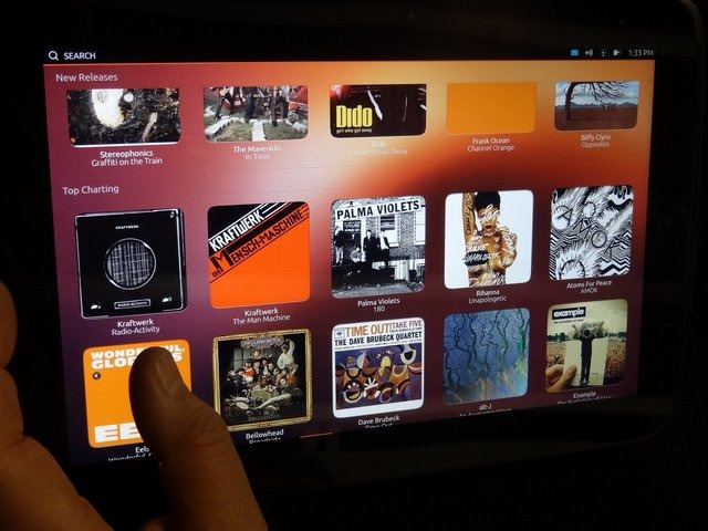 Canonicalが開発するオープンソースのLinuxディストリビューション「Ubuntu」のスマートフォンやタブレット向けバージョンが、実機で動作する形で披露されました。