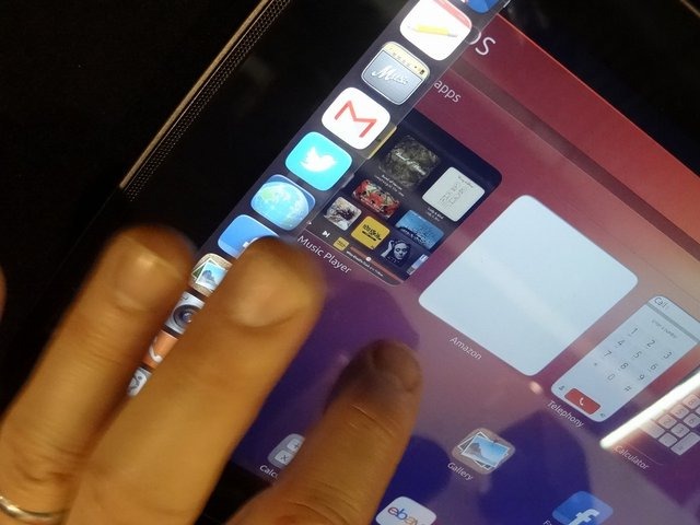 Canonicalが開発するオープンソースのLinuxディストリビューション「Ubuntu」のスマートフォンやタブレット向けバージョンが、実機で動作する形で披露されました。