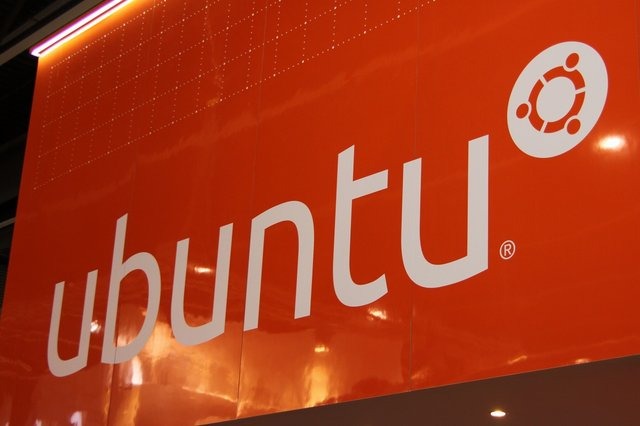 Canonicalが開発するオープンソースのLinuxディストリビューション「Ubuntu」のスマートフォンやタブレット向けバージョンが、実機で動作する形で披露されました。