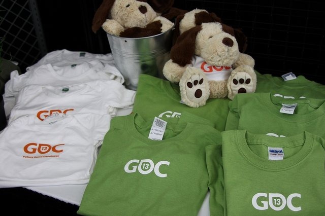 年々グッズが充実してきているような気もしなくもない、Game Developers Conference。筆者も昨年、会場で購入したリュックサックを今も愛用しています(ちなみに75ドル)。今年は、主催者であるUBM TechWebが運営するゲーム業界誌「Gamasutra」のロゴ入りTシャツも登場し