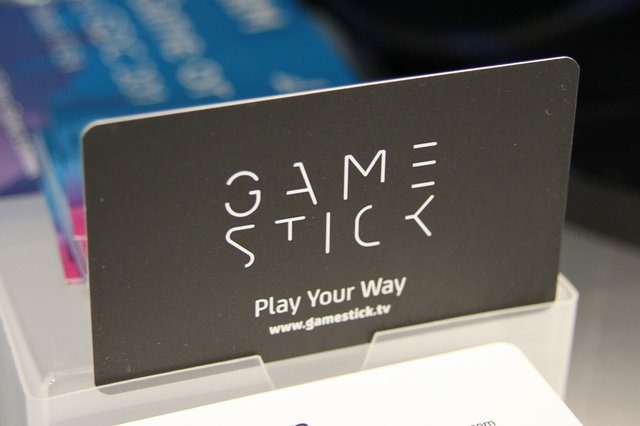28日から「Ouya」が出荷開始されましたが、Androidを搭載したゲーム機はこれだけではありません。GDC 2013のARMブースでは、Play Jam Ltd.が開発する「Game Stick」の実機に触れる事が出来ました。こちらも、クラウドファンディングのKickstarterで成功を収めたプロジェ