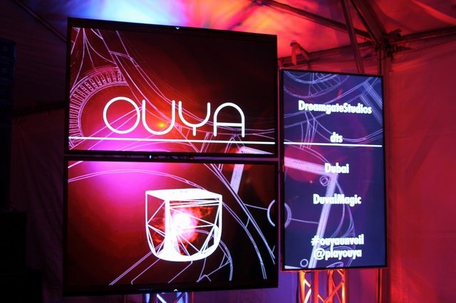 28日の夜に開催された「Ouya」の発売記念パーティでは、CEOのJulie Uhrman氏が登場し、プロジェクトを支援してくれたユーザーに感謝を述べました。会場にはプロトタイプ版や、最初のデザインイラストなど貴重な資料も展示。注目を集めていました。ここでは会場の様子を