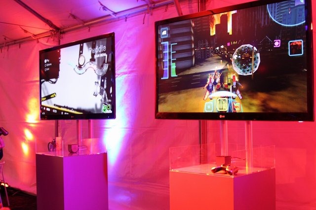 28日の夜に開催された「Ouya」の発売記念パーティでは、CEOのJulie Uhrman氏が登場し、プロジェクトを支援してくれたユーザーに感謝を述べました。会場にはプロトタイプ版や、最初のデザインイラストなど貴重な資料も展示。注目を集めていました。ここでは会場の様子を