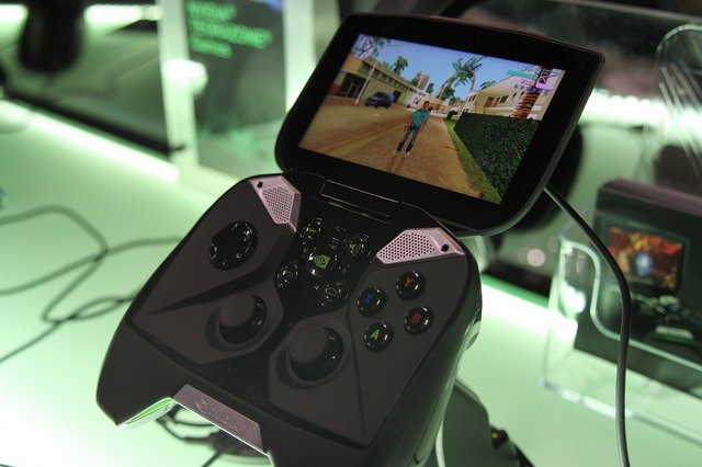 NVIDIAはGDC 2013のブースにて、クラウドゲーミングプラットフォームの「GRID」や、同社初のゲーム機となる「Project SHIELD」の展示を行いました。