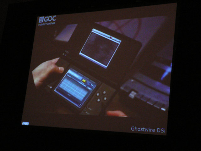水曜日の午前10時より、2010年にDSi専用タイトルとして発売が予定されている『GHOSTWIRE』に関する講演「GHOSTWIRE: Creating Augmented Reality Experiences on Nintendo DSi（DSi向け拡張現実ゲームの開発に関して）」が行われました。スウェーデンで携帯電話向けのア