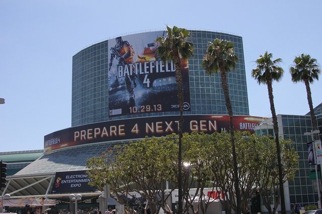 世界最大級のゲーム国際見本市、E3 2013が開催されている。注目の次世代ゲーム機がビジネスシーンでデビューしたが、結果はPlayStation4の評価が高かった。