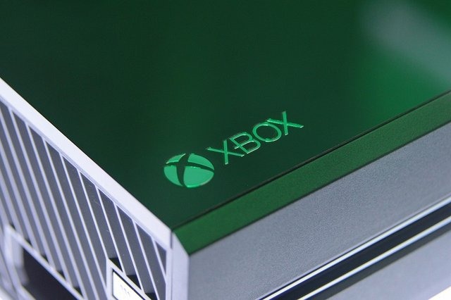 発表以来、デベロッパー、ユーザーを巻き込み多くの議論が交わされてきたXbox Oneのサービスポリシーですが、本日Microsoftより、24時間毎のオンライン認証や中古ディスクの起動制限を撤廃する事が発表されました。