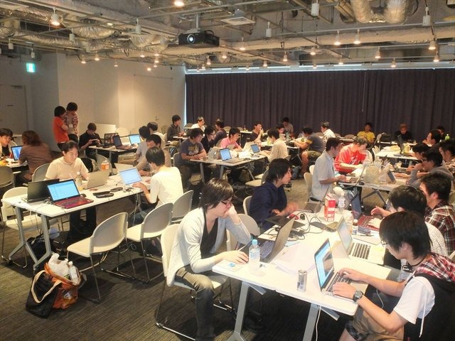 7月20日から21日にかけてデジタルハリウッド大学にて「PlayStation　Mobile GameJam 2013 Summer」が開催されました。先日レポートしたとおり、本イベントはPlayStation Mobile向けのゲームを2日間という短時間で制作するGameJamです。今回は2日目に行われた中間発表の