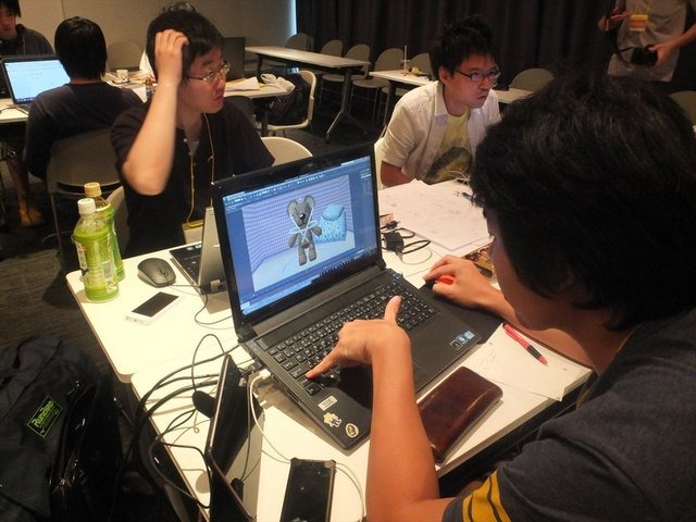 7月20日から21日にかけてデジタルハリウッド大学にて「PlayStation　Mobile GameJam 2013 Summer」が開催されました。先日レポートしたとおり、本イベントはPlayStation Mobile向けのゲームを2日間という短時間で制作するGameJamです。今回は2日目に行われた中間発表の