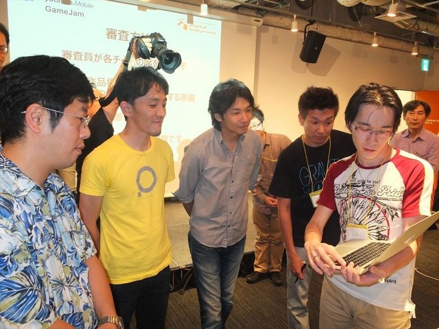 7月20日から21日にかけてデジタルハリウッド大学にて「PlayStation　Mobile GameJam 2013 Summer」が開催されました。本イベントはPlayStation Mobile向けのゲームを2日間という短時間で制作するGameJamです。2日目の21日の16時には、完成発表が行われました。