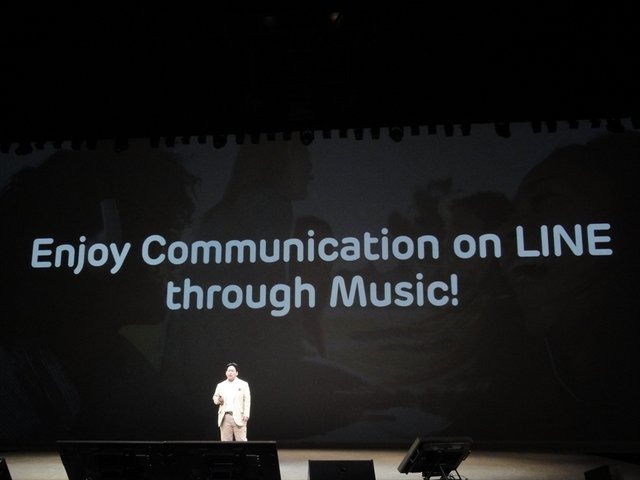 LINE株式会社は、LINEカンファレンス「Hello,Friends in Tokyo 2013」を舞浜アンフィシアターにて開催しました。