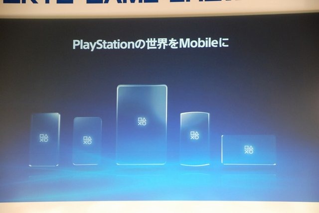 東京ゲームショウ初日の19日、ソニー・コンピュータエンタテインメント代表取締役社長兼グループCEOのアンドリュー・ハウス氏と、SVP兼第一事業部事業部長でPS4開発の陣頭指揮に立った伊藤雅康氏、そしてSCEワールドワイド・スタジオ・プレジデントの吉田修平氏は基調講