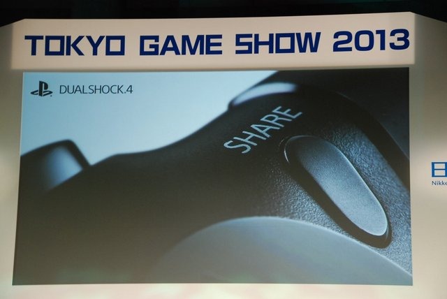 東京ゲームショウ初日の19日、ソニー・コンピュータエンタテインメント代表取締役社長兼グループCEOのアンドリュー・ハウス氏と、SVP兼第一事業部事業部長でPS4開発の陣頭指揮に立った伊藤雅康氏、そしてSCEワールドワイド・スタジオ・プレジデントの吉田修平氏は基調講