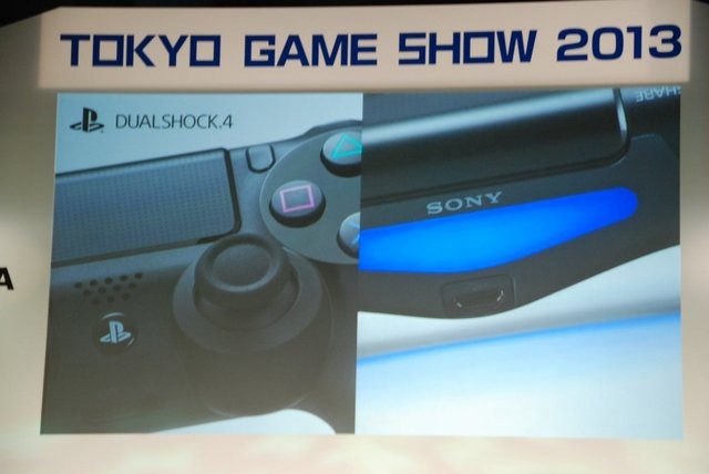 東京ゲームショウ初日の19日、ソニー・コンピュータエンタテインメント代表取締役社長兼グループCEOのアンドリュー・ハウス氏と、SVP兼第一事業部事業部長でPS4開発の陣頭指揮に立った伊藤雅康氏、そしてSCEワールドワイド・スタジオ・プレジデントの吉田修平氏は基調講