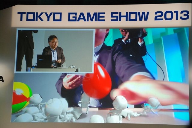 東京ゲームショウ初日の19日、ソニー・コンピュータエンタテインメント代表取締役社長兼グループCEOのアンドリュー・ハウス氏と、SVP兼第一事業部事業部長でPS4開発の陣頭指揮に立った伊藤雅康氏、そしてSCEワールドワイド・スタジオ・プレジデントの吉田修平氏は基調講