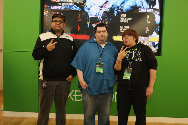 先ほどお届けした、米国オレゴン州GameStop店舗のレポートに続いて、カリフォルニア州サンディエゴのファッション・ヴァレー・モール内にある、Microsoftストアでの、Xbox Oneミッドナイトローンチの模様をフォトレポートでお送りします。