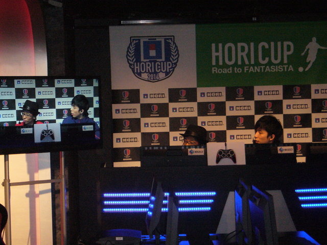 2013年1月25日、 e-sports SQUARE AKIHABARA がオープンしました。e-sports SQUARE 市川店はハイスペックなPC、ゲーミング用のマウスやキーボード、遅延の少ないモニターなど、ゲームプレイのパフォーマンスにこだわるゲーマー達に最適な環境を取りそろえ、日本初のeス