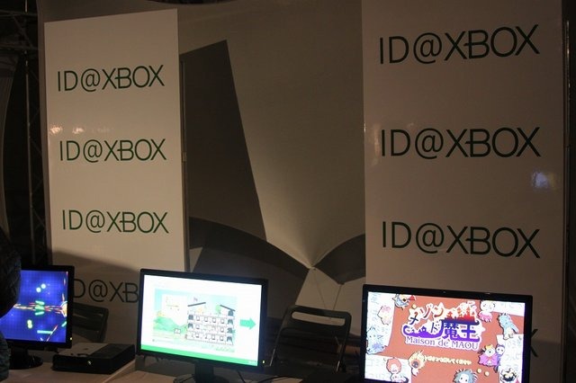 日本マイクロソフトはBitSummit MMXIのブースにて、「ID@Xbox」プログラムをアピールしました。