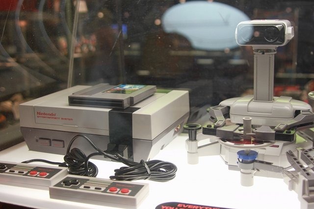 GDCの恒例行事となりそうな「Videogame History Museum」は、25年前からビデオゲームの収集を行なっているVideogame History Museumが所蔵コレクションを展示するコーナー。昨年のセガに続き、今年は任天堂の歴史を紹介するものとなりました。