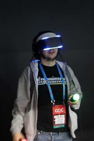 現地時間の19日、EXPO会場が開幕してより賑わいを見せているGame Developers Conference 2014。ソニーブースでは昨日発表されたばかりのVRヘッドセット「Project Morpheus」が早速体験できます。