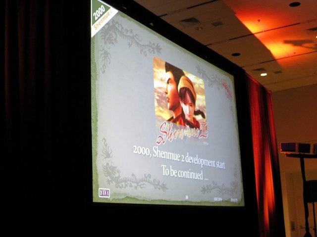 3月19日14時（現地時間）「CLASSIＣ GAME POSTMORTEM Shenmue（クラシックゲームポストモーテム シェンムー）」と題されたセッションが開催されました。登壇者は『シェンムー』の開発者で原案者、元セガの鈴木裕氏（現YSnet代表・以降は親しみを込めて裕さんと記します