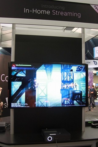 19日からオープンしたEXPO会場。初めてGame Developers Conferenceの一般ブースに出展したValveは、2014年初頭にも出荷開始される予定の「SteamOS」を搭載したリビング向けゲームマシン「Steam Machine」とそのコントローラーを公開しました。