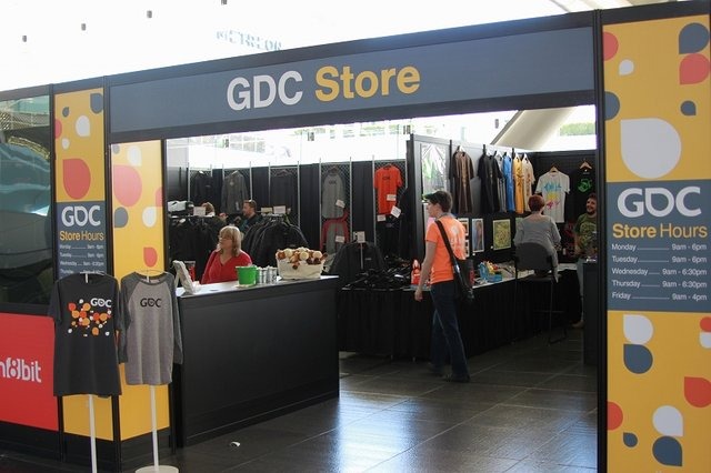 GDCのオフィシャルショップで、多数のロゴ入りグッズなどを販売している「GDC STORE」。今年はサウスホールの1階にお店を構えています。