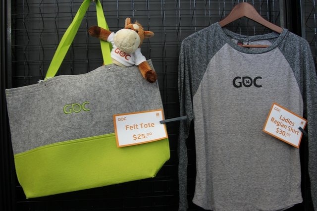 GDCのオフィシャルショップで、多数のロゴ入りグッズなどを販売している「GDC STORE」。今年はサウスホールの1階にお店を構えています。