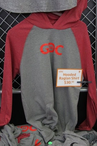 GDCのオフィシャルショップで、多数のロゴ入りグッズなどを販売している「GDC STORE」。今年はサウスホールの1階にお店を構えています。