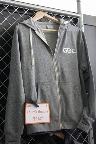 GDCのオフィシャルショップで、多数のロゴ入りグッズなどを販売している「GDC STORE」。今年はサウスホールの1階にお店を構えています。