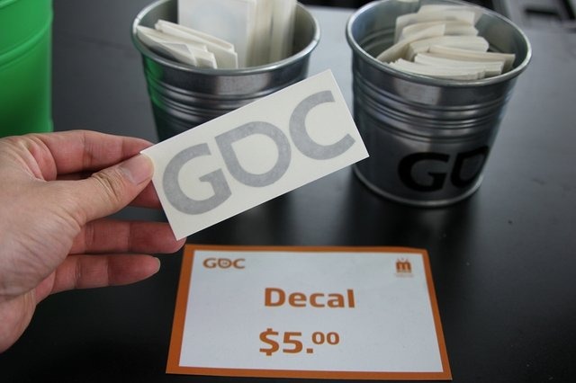 GDCのオフィシャルショップで、多数のロゴ入りグッズなどを販売している「GDC STORE」。今年はサウスホールの1階にお店を構えています。