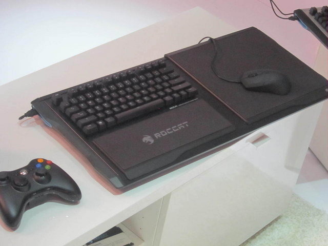 ゲーム専用PCやアクセサリ類などで日本でも知名度を向上させているAlienwareはE3 2014で、リビングルームのテレビに接続して使用する、Steam専用ゲームPC「Alienware Alpha」のコンセプトモデルを発表しました。キーボードとマウスは付属せず、Xbox 360用のワイヤレスコ