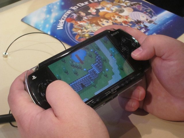 E3はパッケージゲームの商談＆宣伝イベントですが、近年ではモバイル向けソフトの出展も増加中です。東広島に本社を構えるケムコ（コトブキ・ソリューションズ）もその一つ。アラフォーには『スパイvsスパイ』などの家庭用ゲームソフトが有名ですが、近年の主力はスマホ