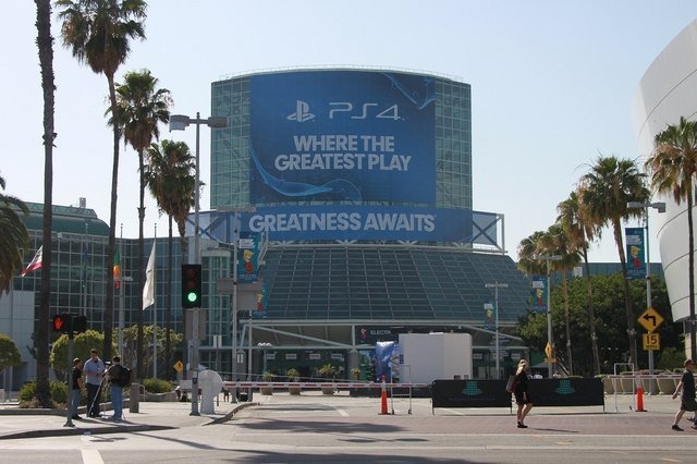 こんにちは。6月10日〜6月12日に米国ロサンゼルス市のLos Angeles Convention Center（LACC）で開催されたE3（Electronic Entertainment Expo）に取材に行ってきました。ここでは総括的な報告とさせて頂き、発表されたゲームソフトに関しては既に記事にされているものが