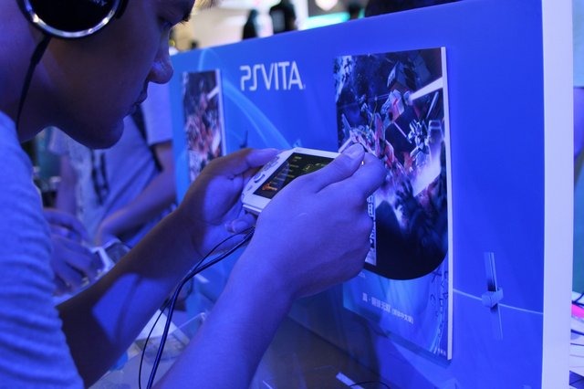ソニー・コンピュータエンタテインメントジャパンアジアは、昨年に引き続きChina Joyにブースを構え、ここ中国でも発売が待ち望まれるプレイステーション4を体験できるスペースを設けました。ブースには来場者が詰めかけ、熱気に包まれました。
