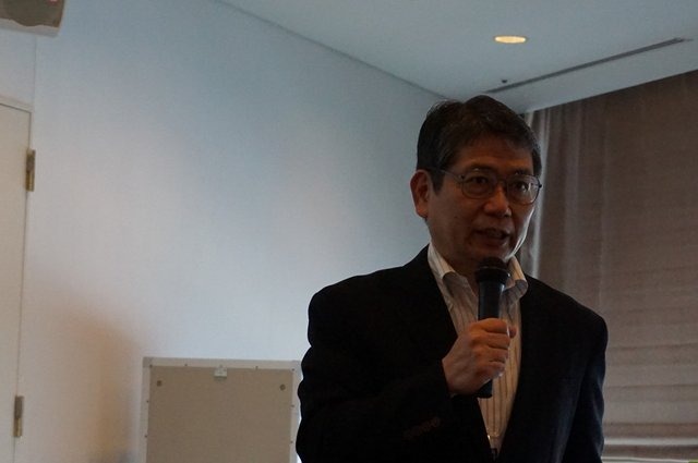 慶應義塾大学の大西公平氏の講演「医療ロボットに学ぶバーチャルリアリティのUI」では、先端医療装置「ダ・ヴィンチ」に用いられている「力触覚」を鮮明に伝える技術の説明と、遠隔操作UI（実世界ハプティクス）の公開実験が行われました。