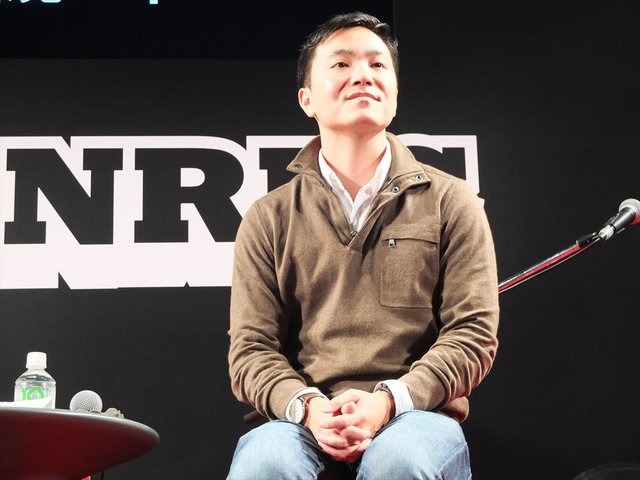 東京ゲームショウ2014のビジネスデイ初日、CyberZのブースにて「日本初来日！海外スマホゲームトップ対談」と題されたパネルディスカッションが行われました。登壇者はKing.comの最高マーケティング責任者アレックス・デール氏とMachineZoneのマーケティング事業部長ニ