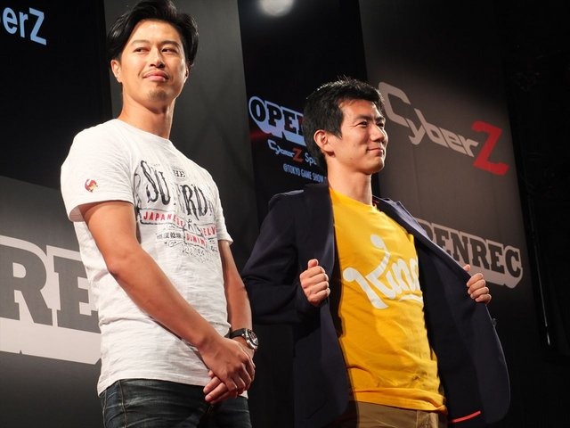 東京ゲームショウ2014の初日、スマホ広告事業を展開するCyberZのブースでは「モンスターストライク×キャンディークラッシュ トップ対談」と題されたトークショーが行われました。登壇者はミクシィ代表取締役社長の森田仁基氏とKing Japan代表取締役の枝廣憲氏の2名。司