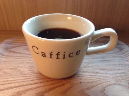 NHN PlayArt株式会社  が、新宿三丁目に常設型のカフェ「  Caffice（カフィス）  」をオープンした。運営はNHN PlayArtの100％子会社である株式会社メディエーターが行う。