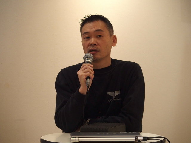 ゲームクリエイターの稲船敬二氏はデジタルコンテンツ博覧会NAGOYAで12月6日、「気持ちを込めて作る〜クリエイターの仕事〜」と題して講演しました。稲船氏は会場を埋め尽くした学生や若いクリエイターに対して「世界で成功するためには、地元に誇りを持つことが大事」