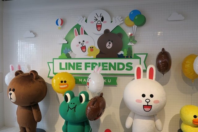 LINE株式会社は、日本初となるLINEキャラクターグッズショップ「LINE FRIENDS STORE」を12月13日(土)に原宿にオープンするのに先立ち、報道関係者向けの内覧会を実施しました。