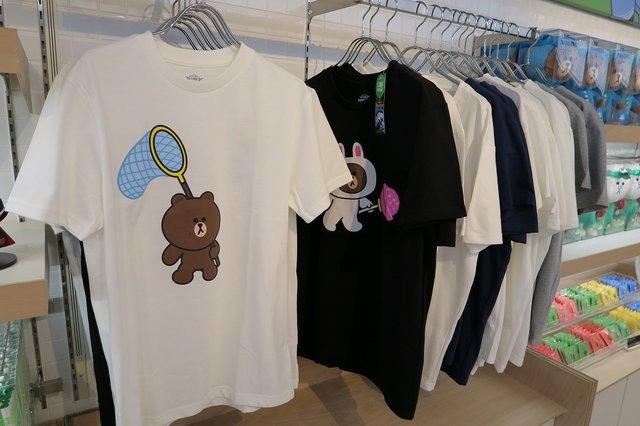 LINE株式会社は、日本初となるLINEキャラクターグッズショップ「LINE FRIENDS STORE」を12月13日(土)に原宿にオープンするのに先立ち、報道関係者向けの内覧会を実施しました。