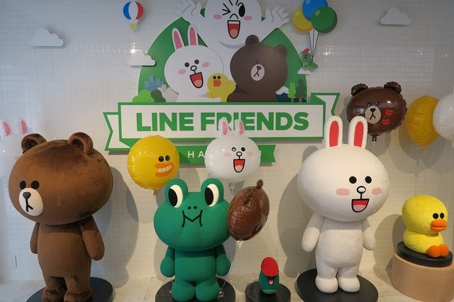 LINE株式会社は、日本初となるLINEキャラクターグッズショップ「LINE FRIENDS STORE」を12月13日(土)に原宿にオープンするのに先立ち、報道関係者向けの内覧会を実施しました。