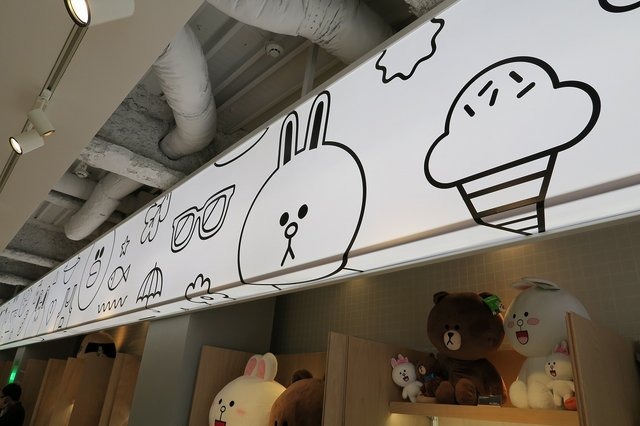 LINE株式会社は、日本初となるLINEキャラクターグッズショップ「LINE FRIENDS STORE」を12月13日(土)に原宿にオープンするのに先立ち、報道関係者向けの内覧会を実施しました。